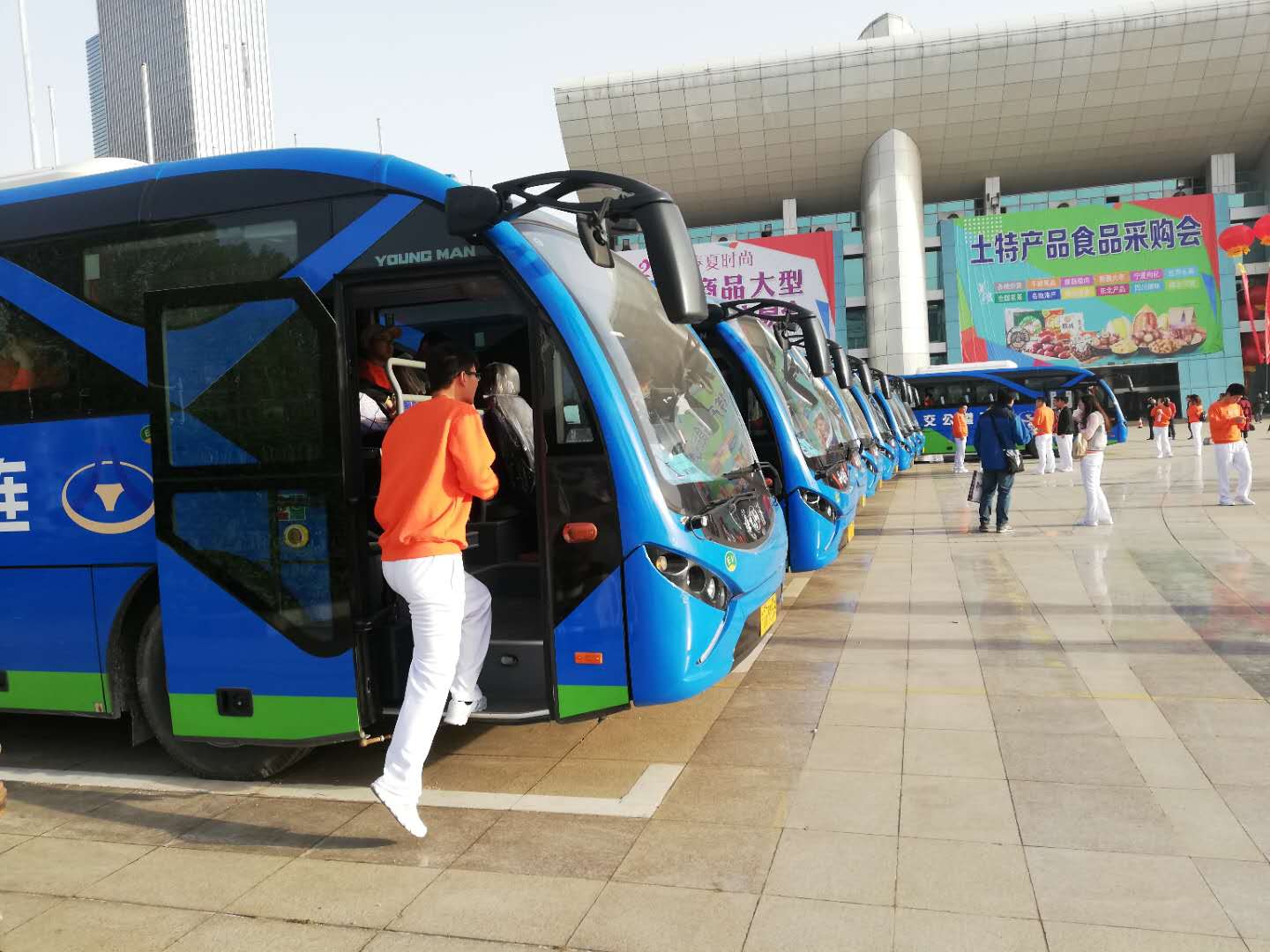 公交集團(tuán)佳連公司圓滿(mǎn)完成市全民健身運(yùn)動(dòng)會(huì)用車(chē)保障工作